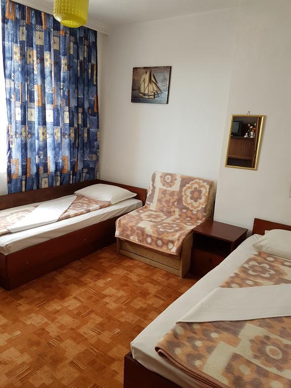 Guest Rooms Denitsa Obzor Exterior photo