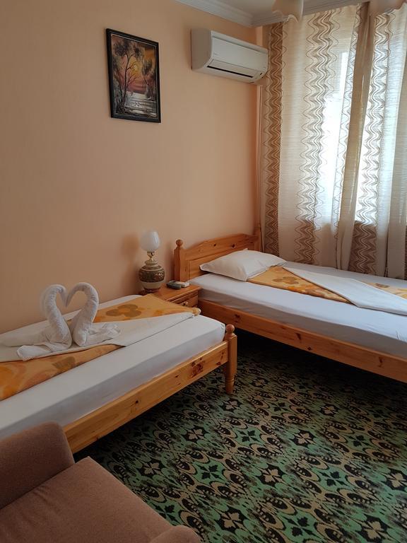 Guest Rooms Denitsa Obzor Exterior photo